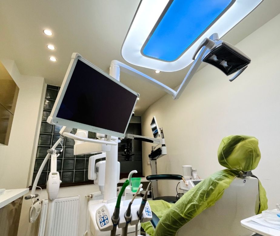 Dental clinic in Budapest, hungary awaits UK and US patients for full arch dental treatments - high quality care at affordable costs!